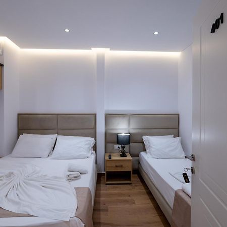 Erioni Hotel Sarandë Esterno foto