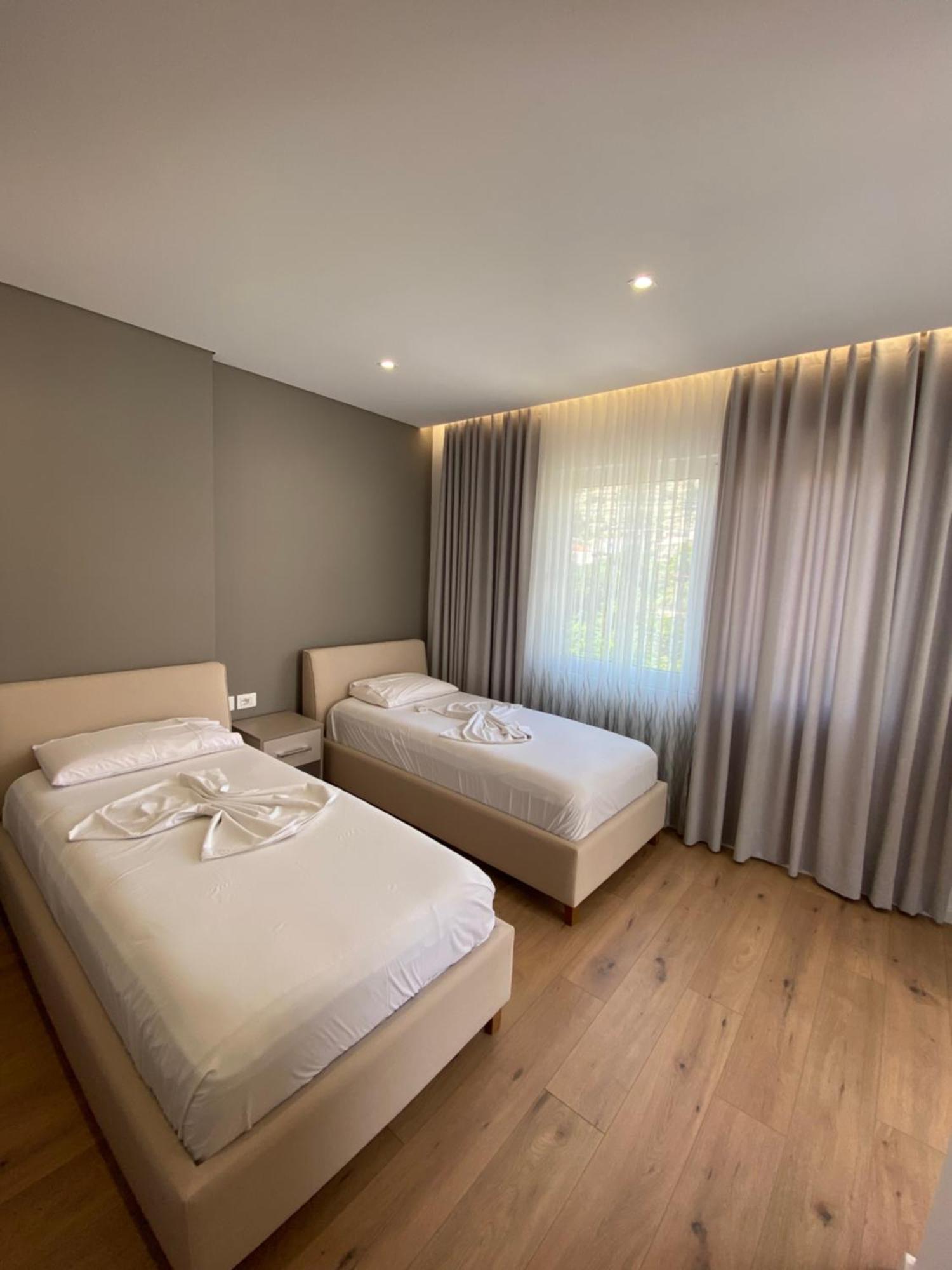 Erioni Hotel Sarandë Esterno foto