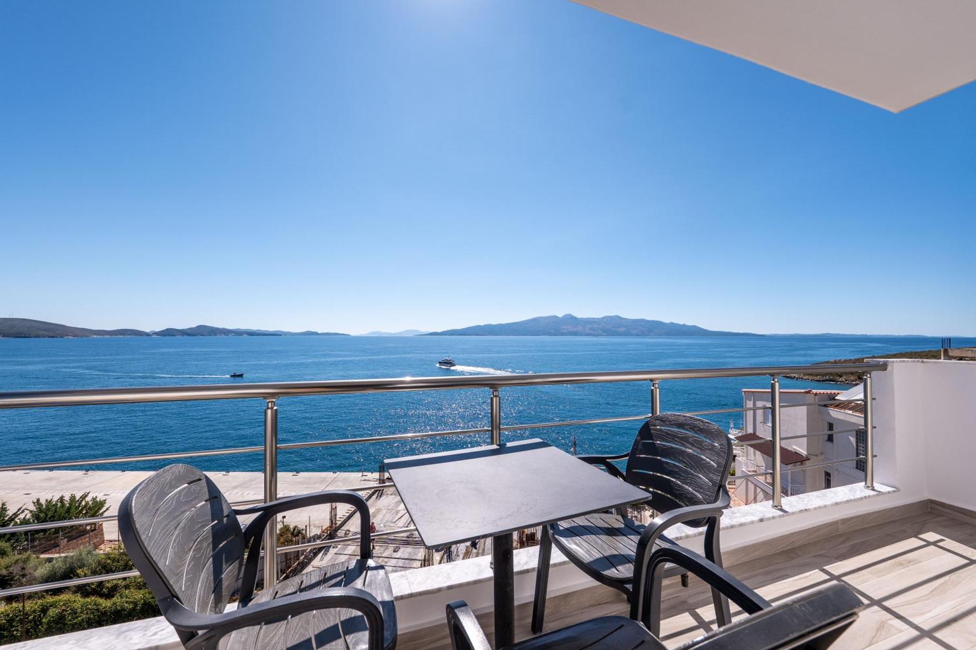 Erioni Hotel Sarandë Esterno foto