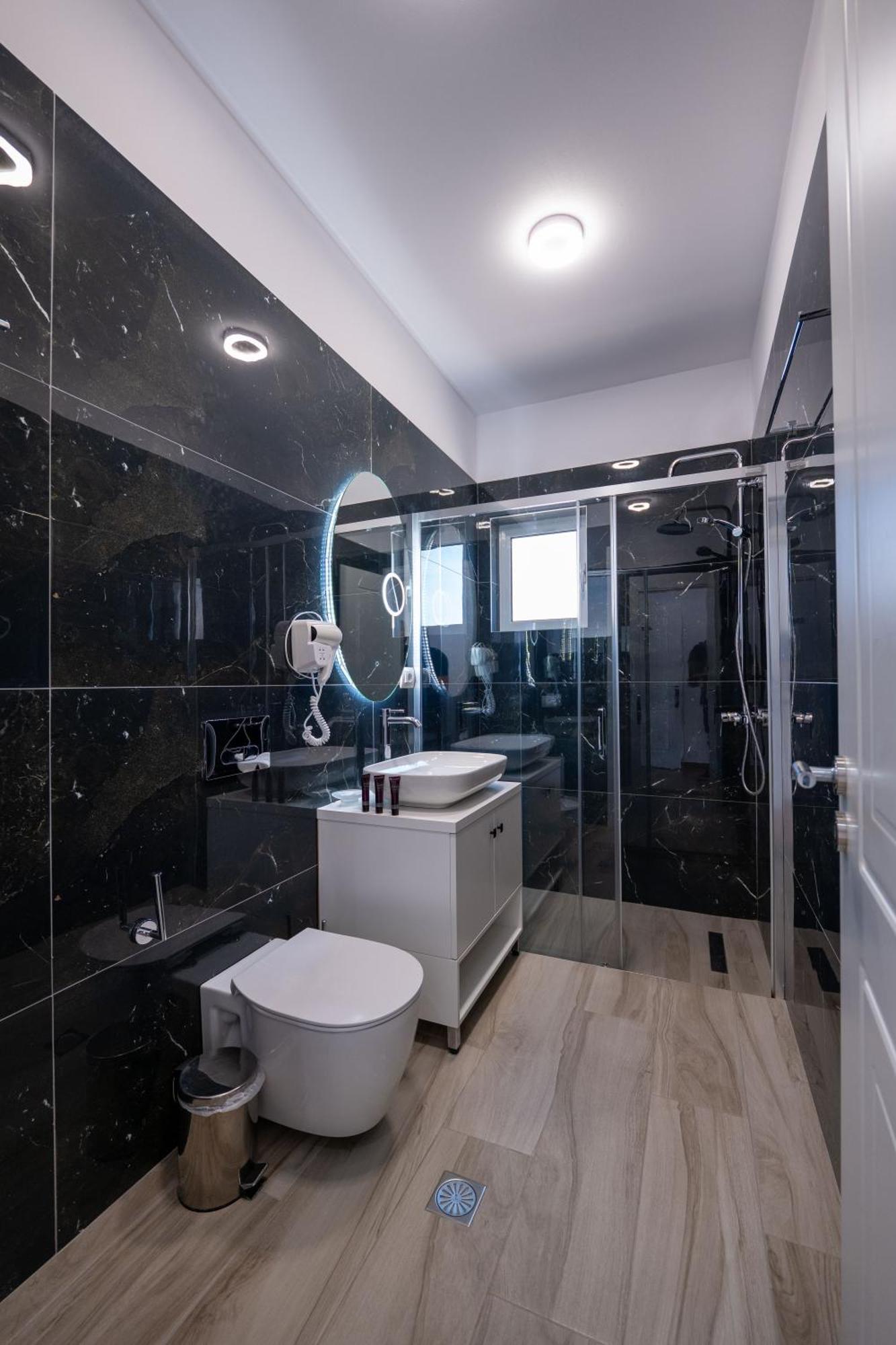 Erioni Hotel Sarandë Esterno foto