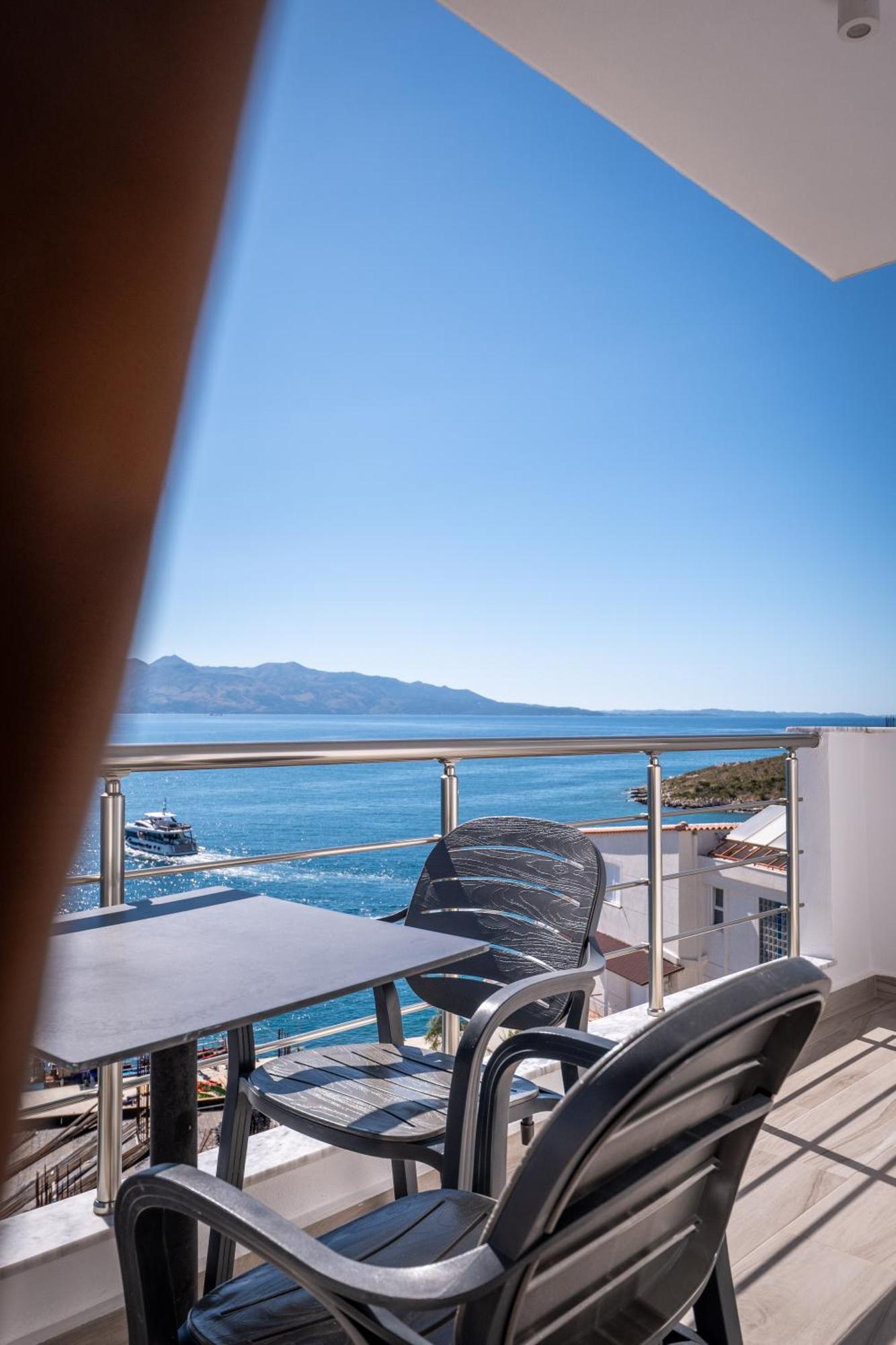 Erioni Hotel Sarandë Esterno foto