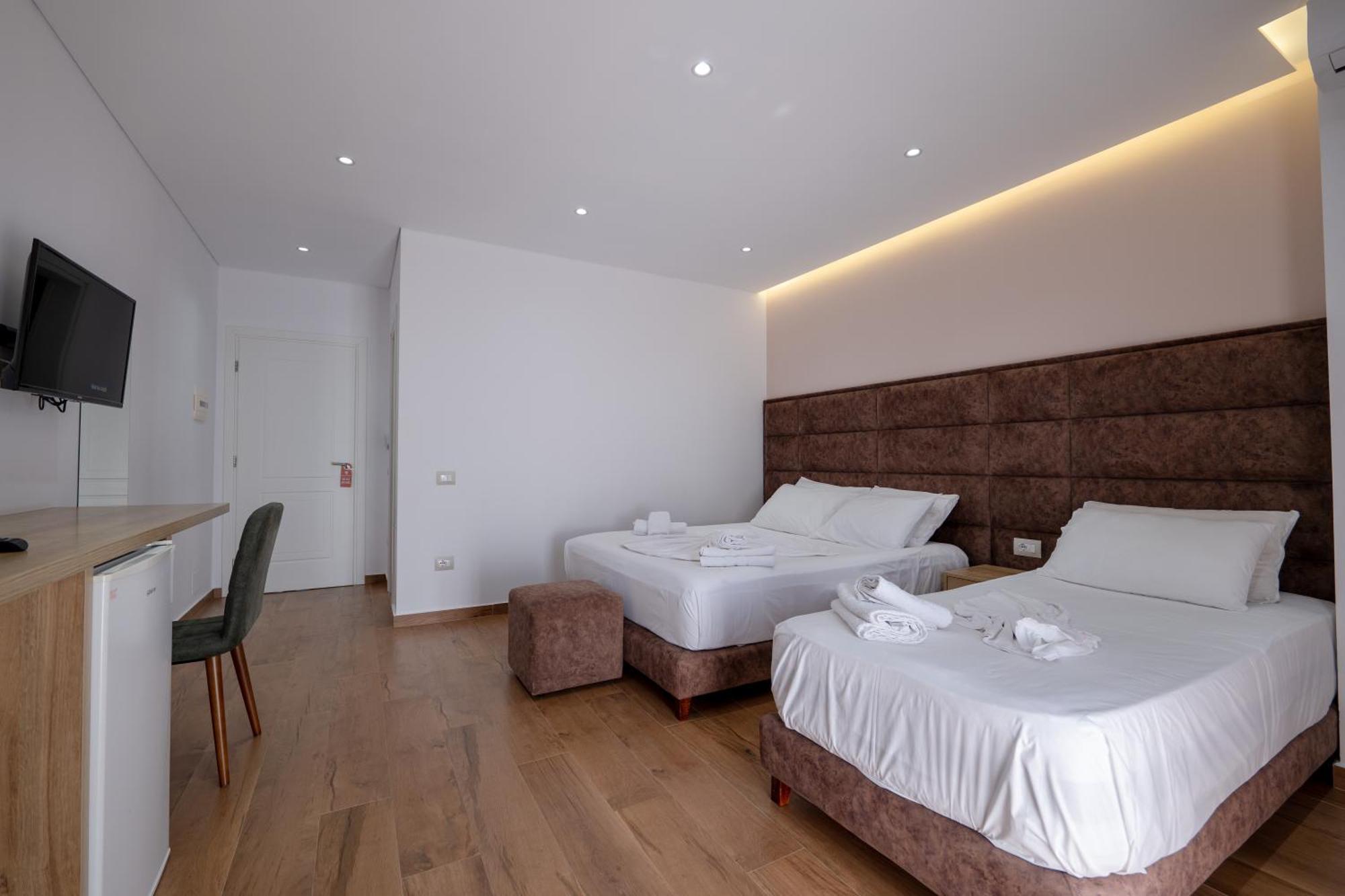 Erioni Hotel Sarandë Esterno foto