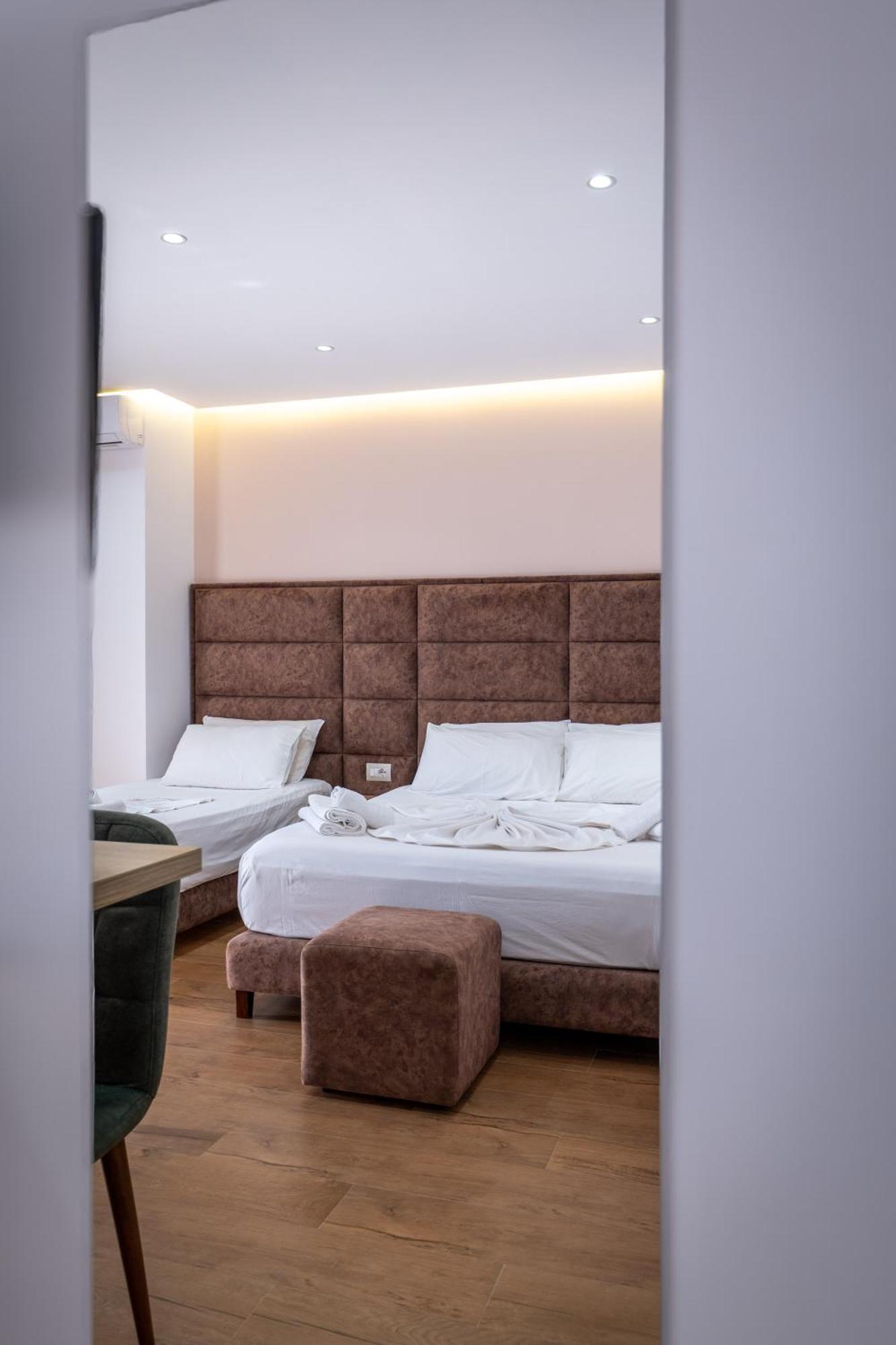 Erioni Hotel Sarandë Esterno foto