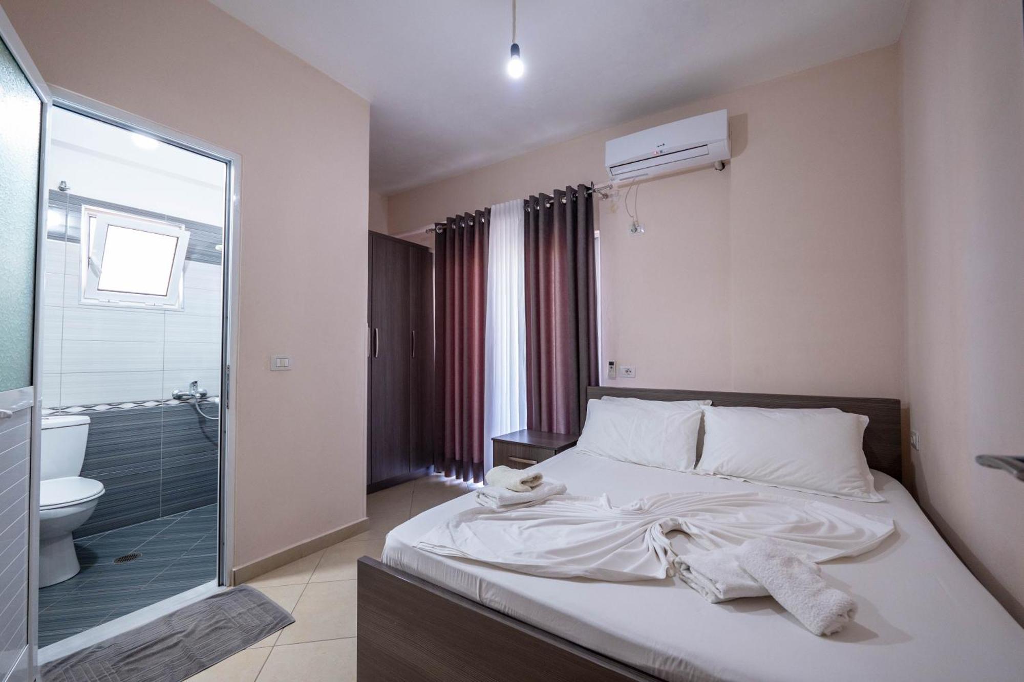 Erioni Hotel Sarandë Esterno foto