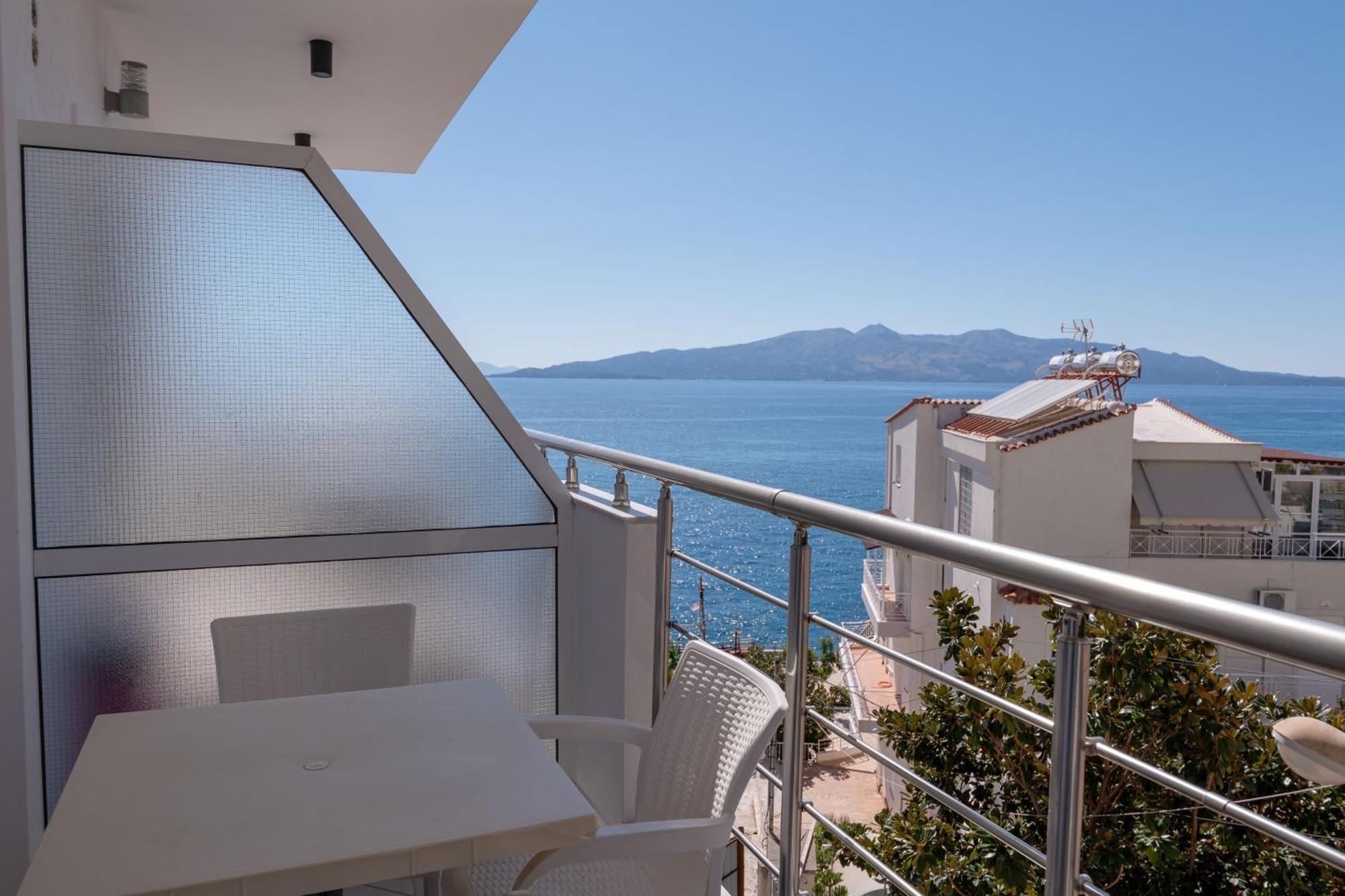 Erioni Hotel Sarandë Esterno foto