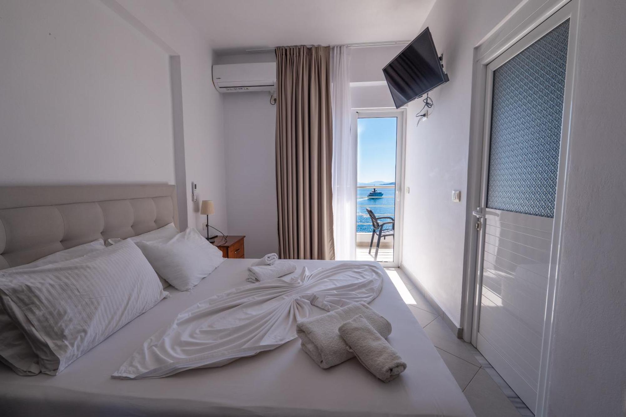 Erioni Hotel Sarandë Esterno foto