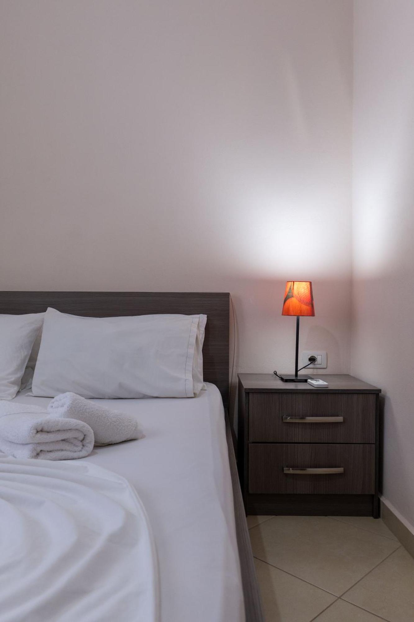 Erioni Hotel Sarandë Esterno foto