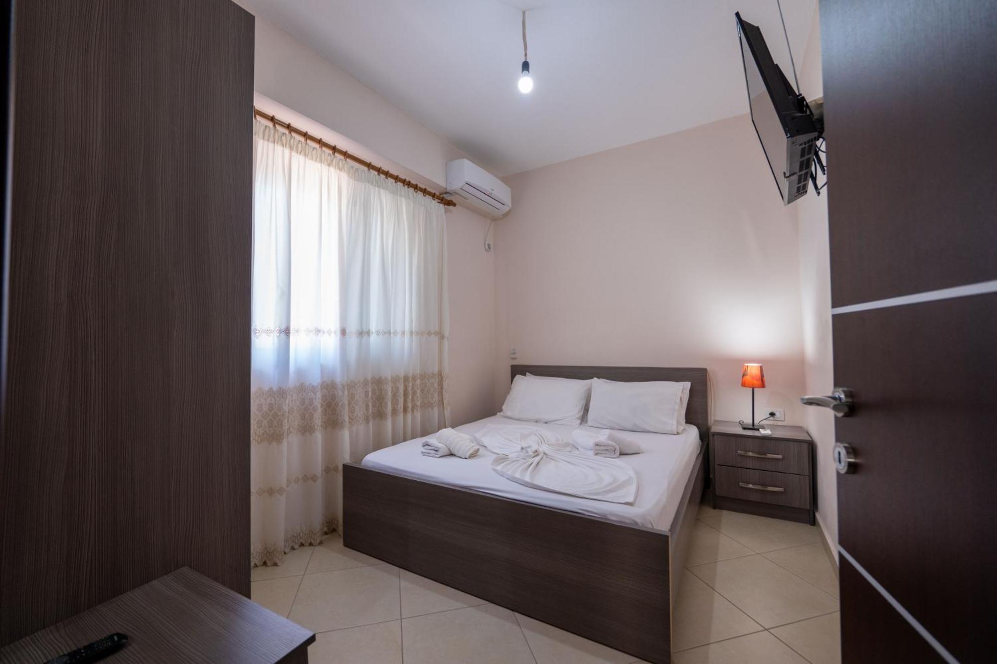 Erioni Hotel Sarandë Esterno foto