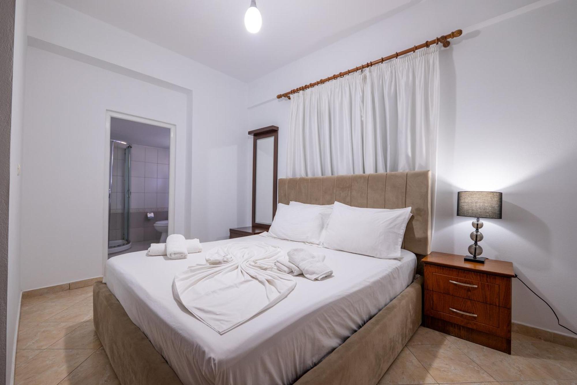 Erioni Hotel Sarandë Esterno foto