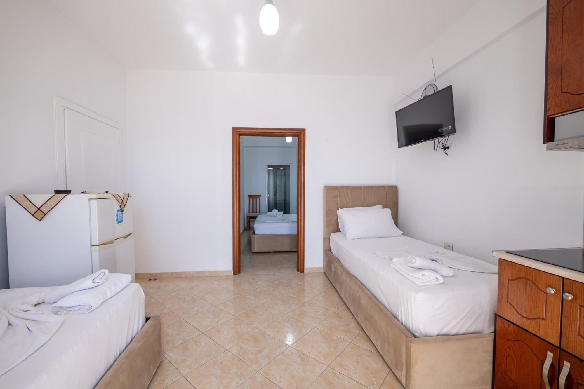 Erioni Hotel Sarandë Esterno foto