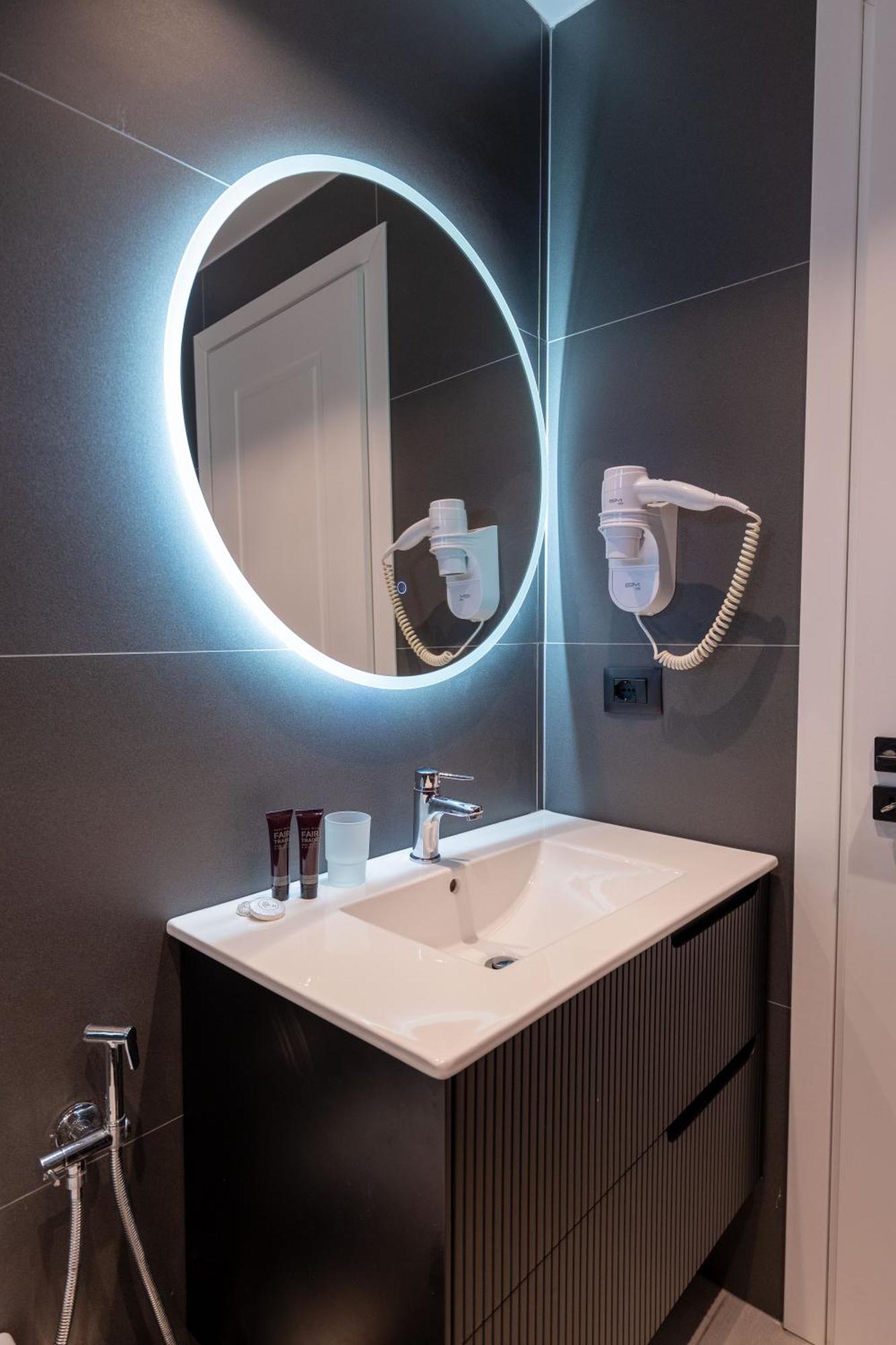 Erioni Hotel Sarandë Esterno foto