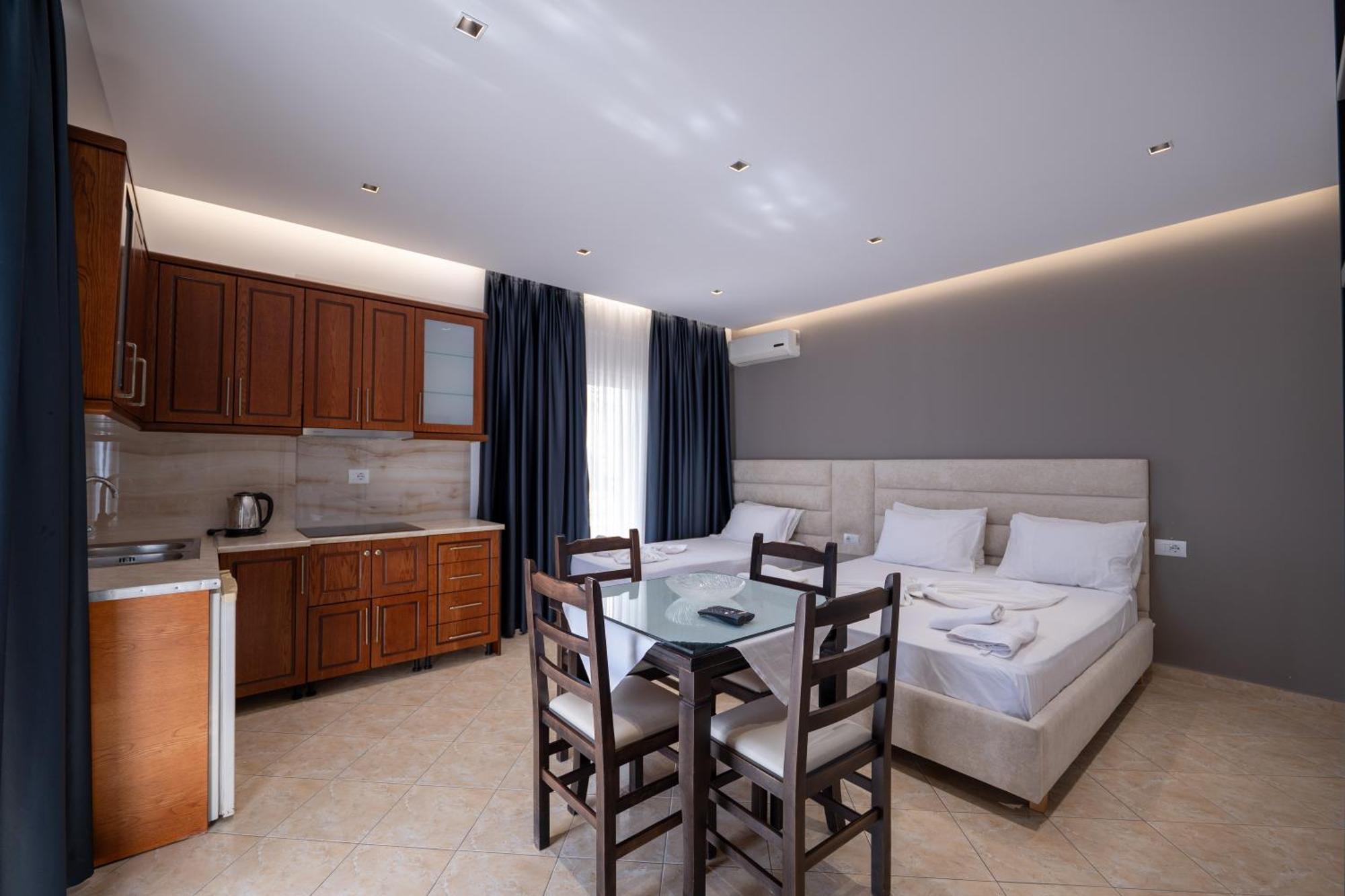 Erioni Hotel Sarandë Esterno foto