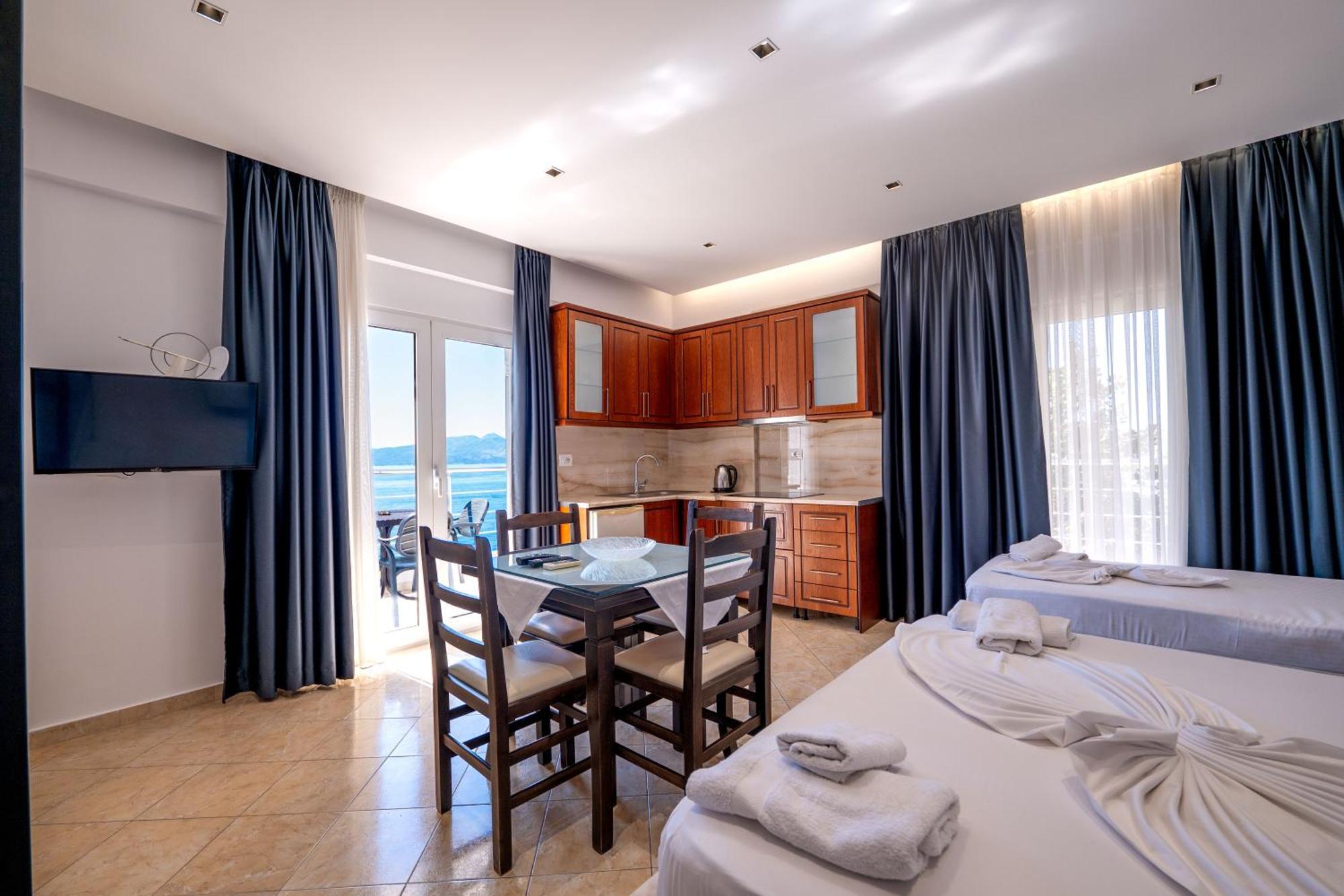 Erioni Hotel Sarandë Esterno foto