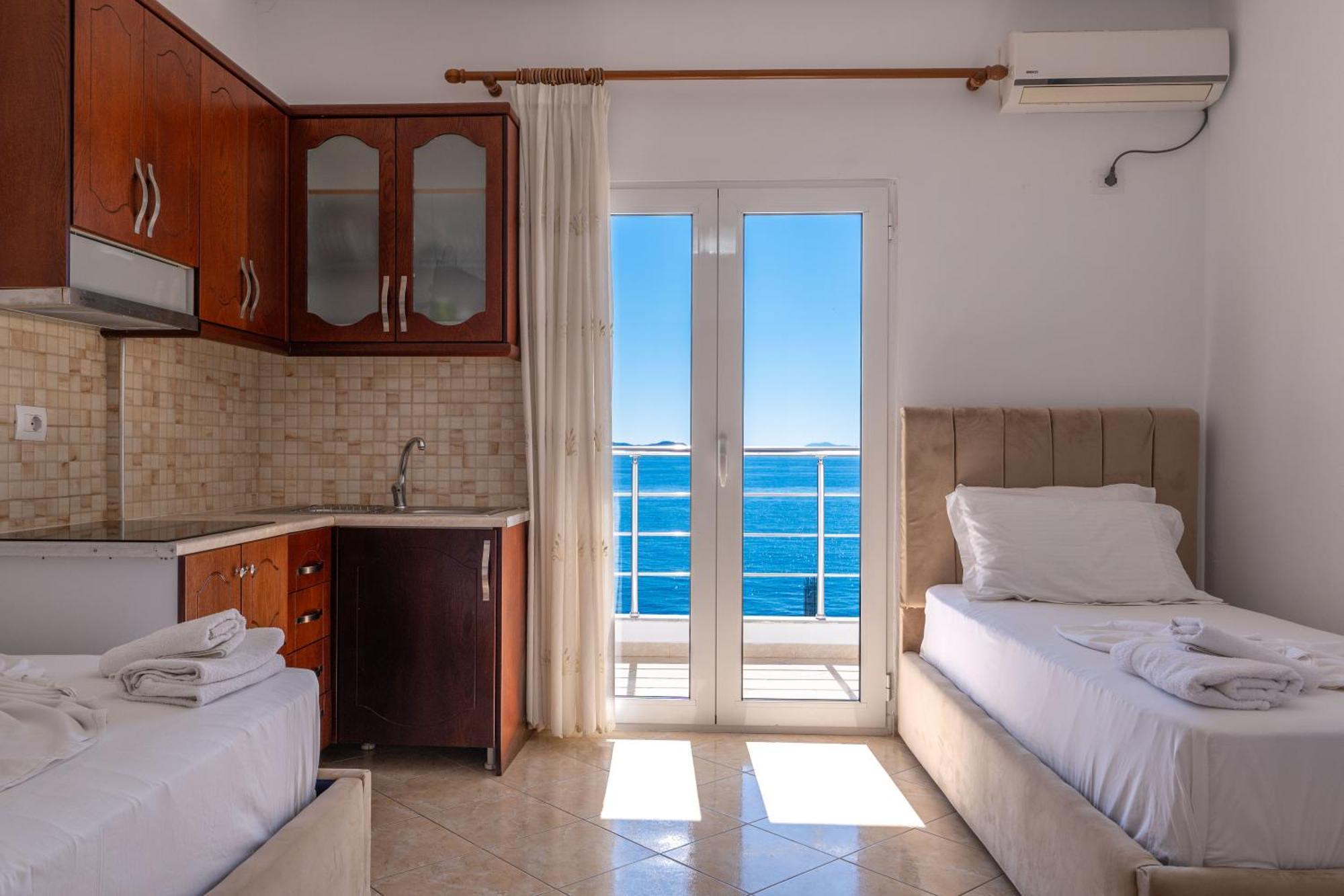 Erioni Hotel Sarandë Esterno foto