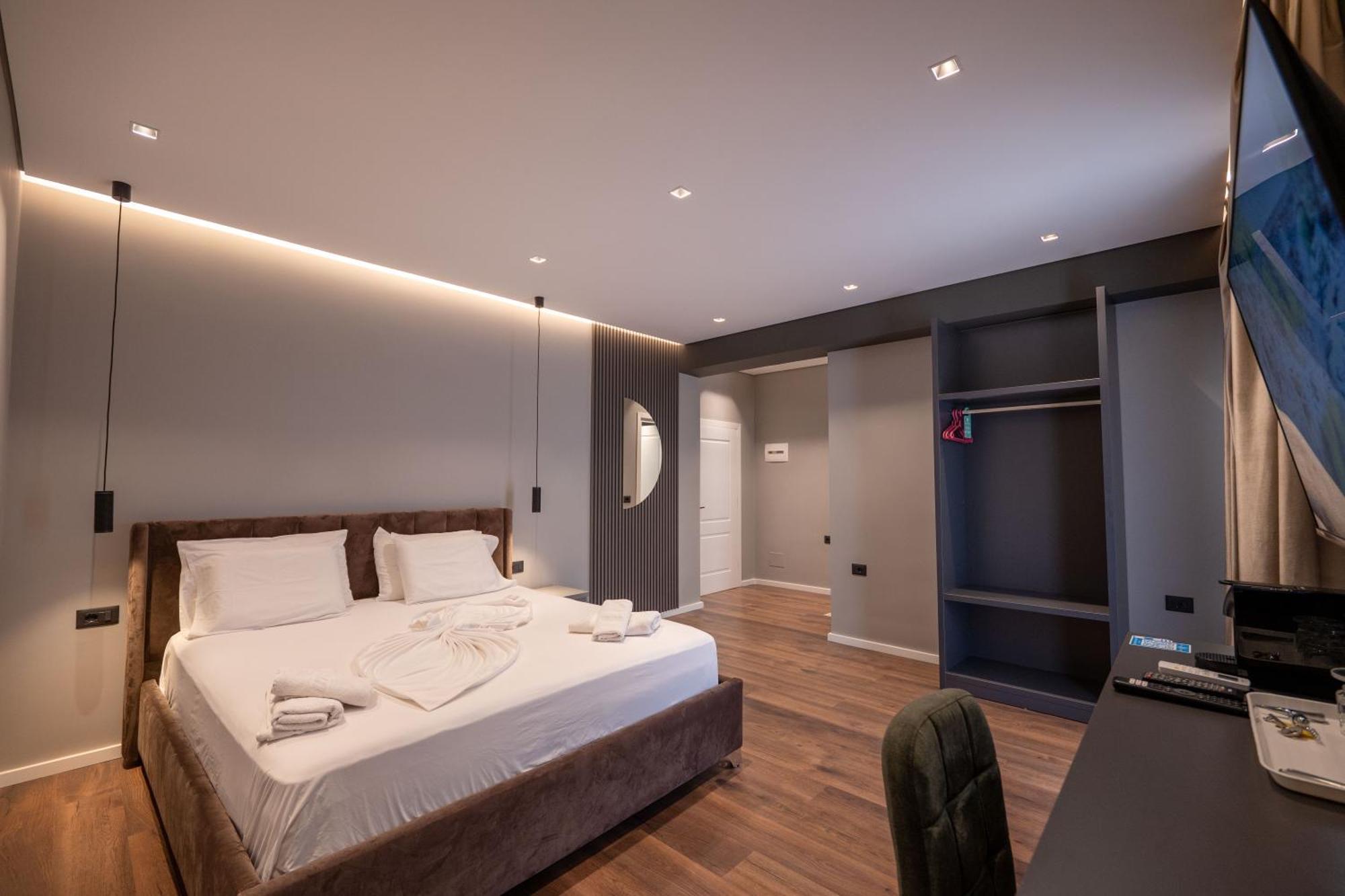 Erioni Hotel Sarandë Esterno foto
