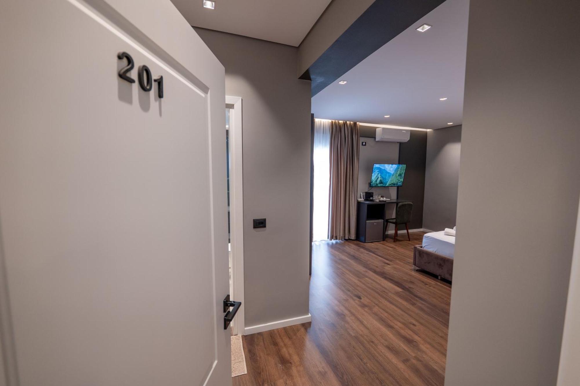 Erioni Hotel Sarandë Esterno foto
