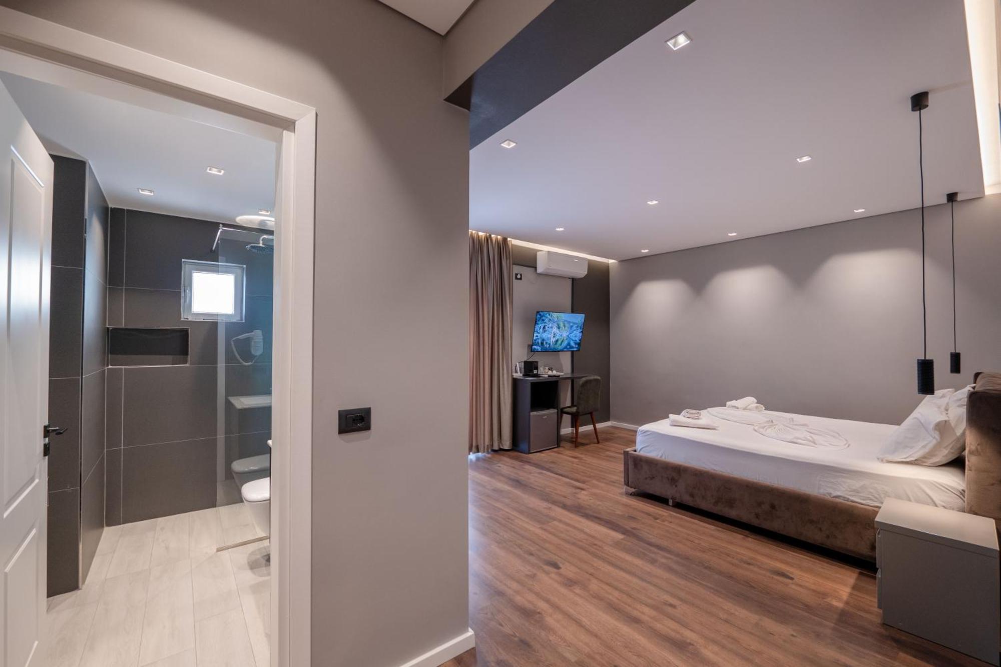 Erioni Hotel Sarandë Esterno foto