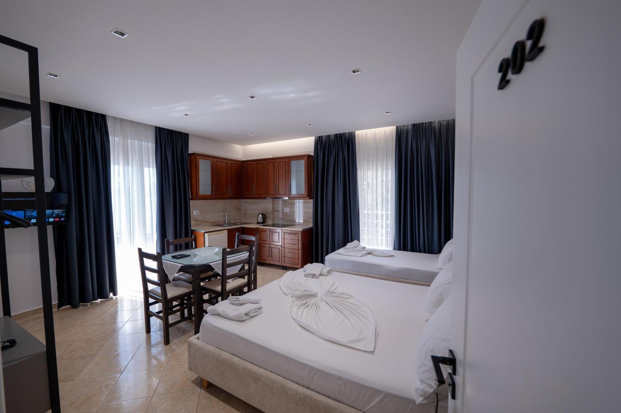 Erioni Hotel Sarandë Esterno foto