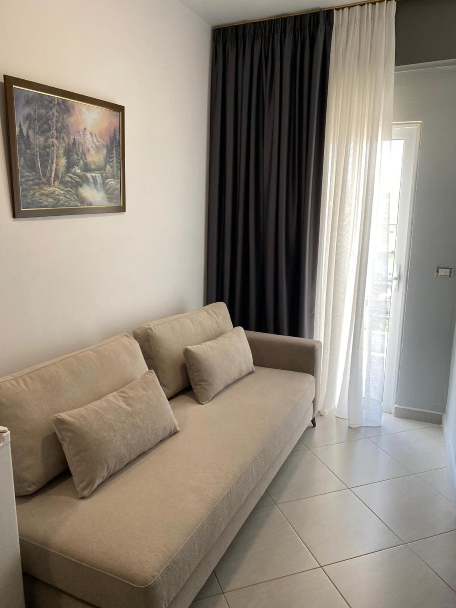 Erioni Hotel Sarandë Esterno foto