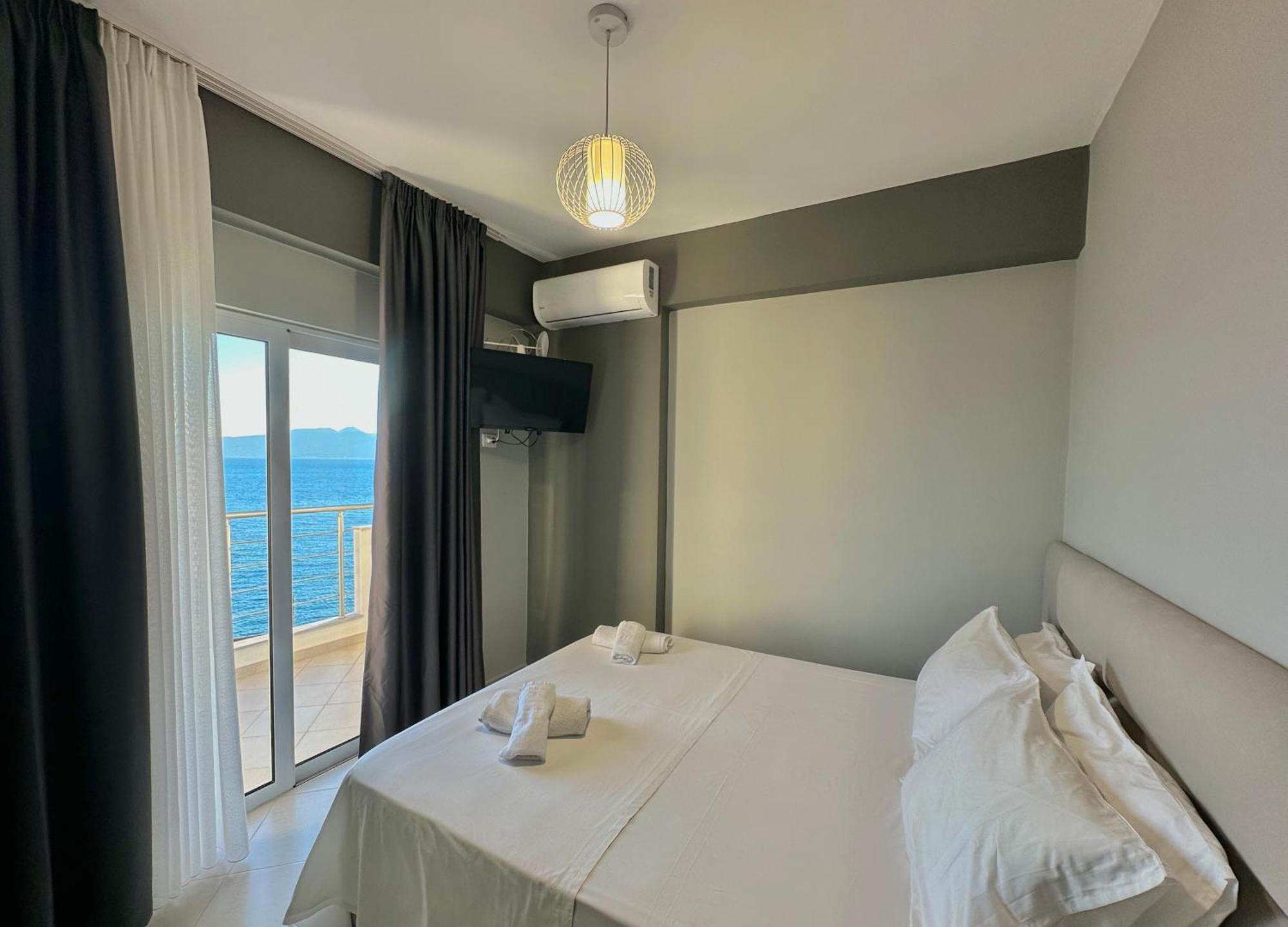 Erioni Hotel Sarandë Esterno foto