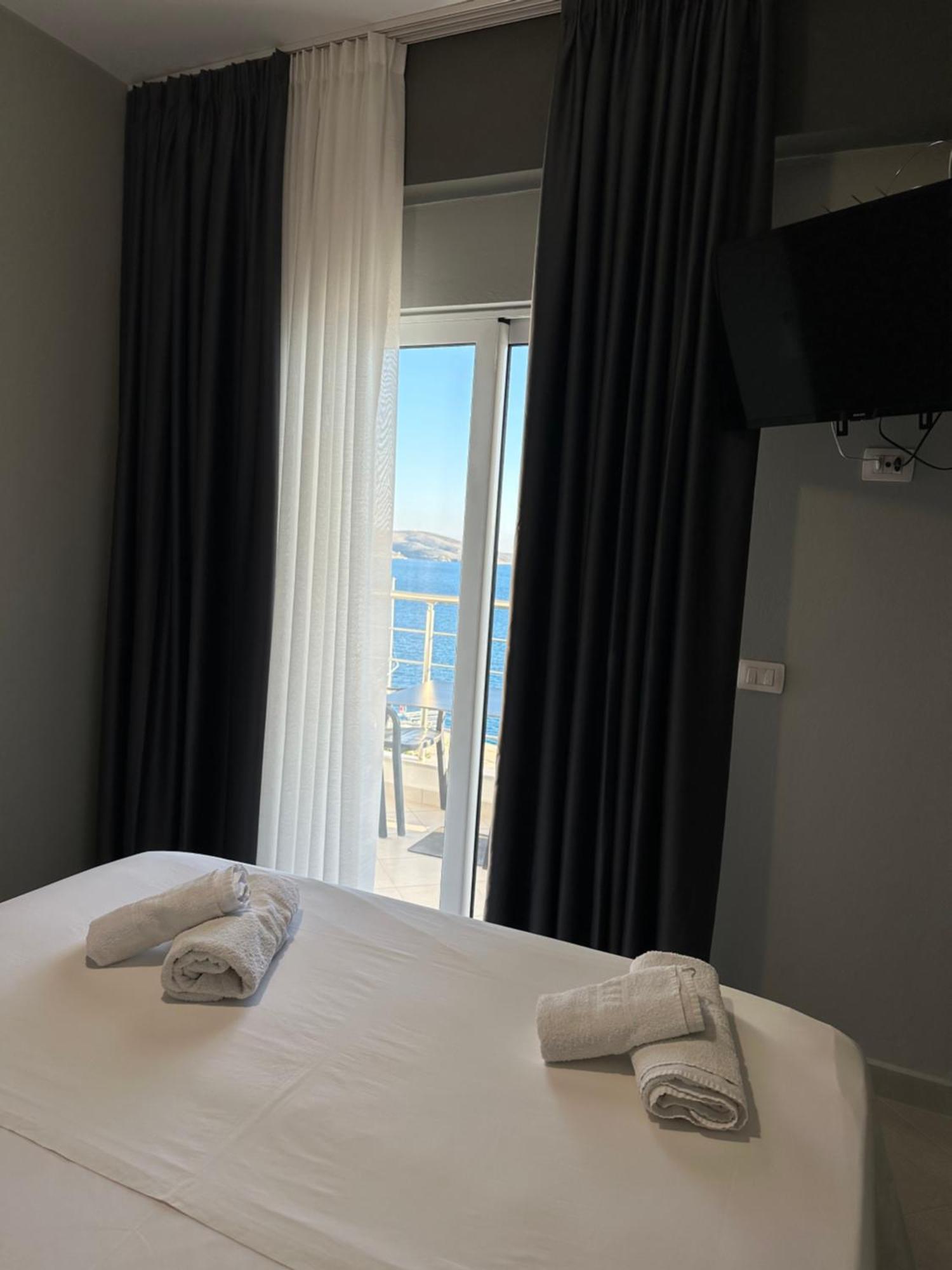 Erioni Hotel Sarandë Esterno foto